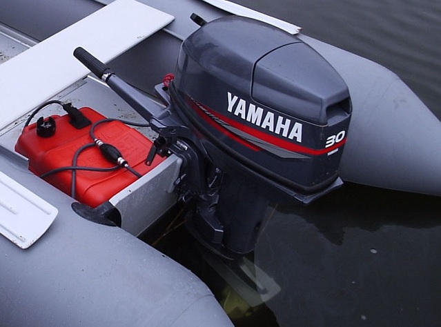 Двухтактный лодочный мотор Ямаха 30